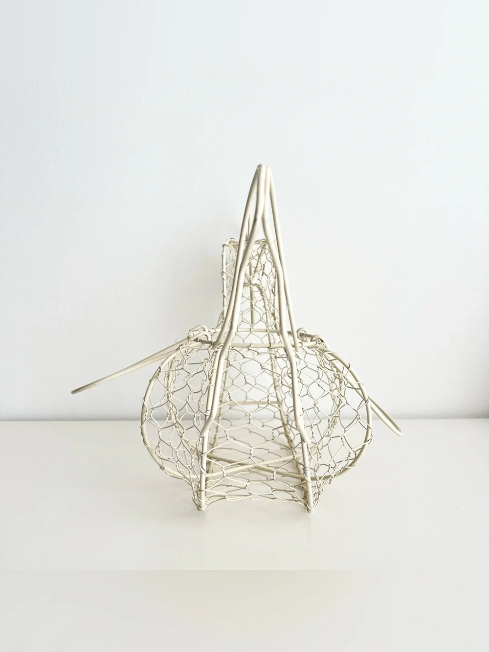 Vintage Chicken Metal Wire Egg Basket Ivory Farmhouse Chic Rustic Handles 14